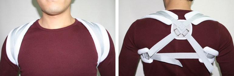 8자 붕대를 착용한 모습입니다.